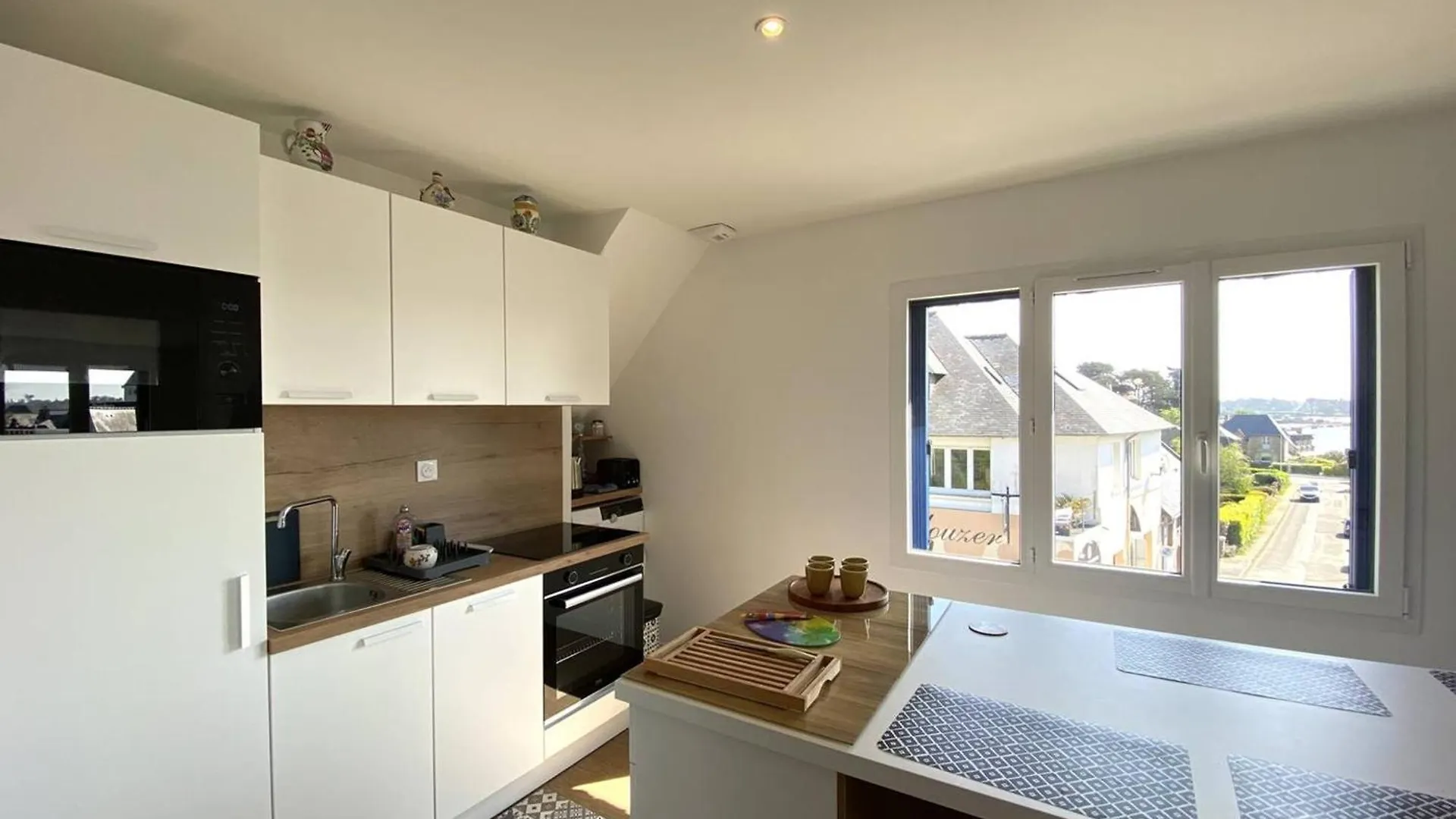 Bel Appartement Renove Avec Vue Mer A Tregastel, Proche Plage - Fr-1-368-462 0*,